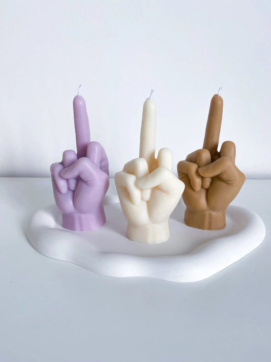 une bougie fuck violette, une bougie fuck blanche et une bougie fuck marron