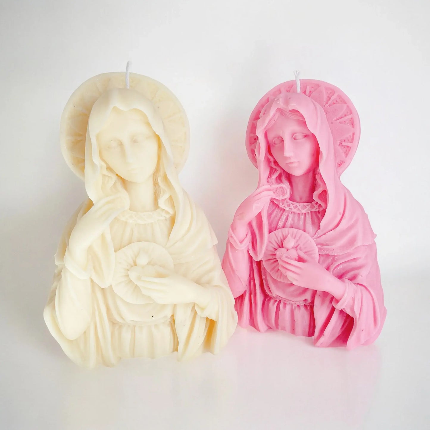 Deux bougies représentant la Vierge Marie