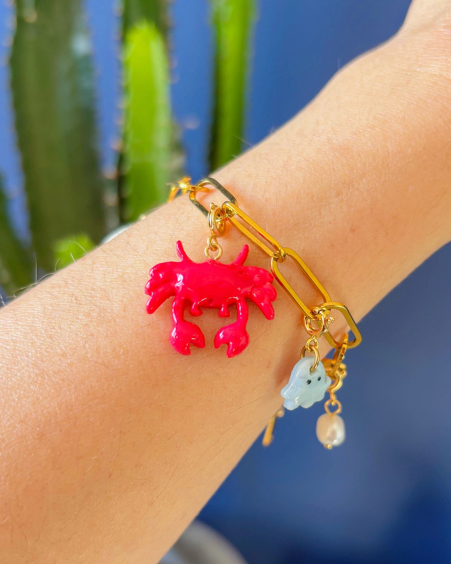 Bijou artisanal en acier inoxydable doré avec charms personnalisés