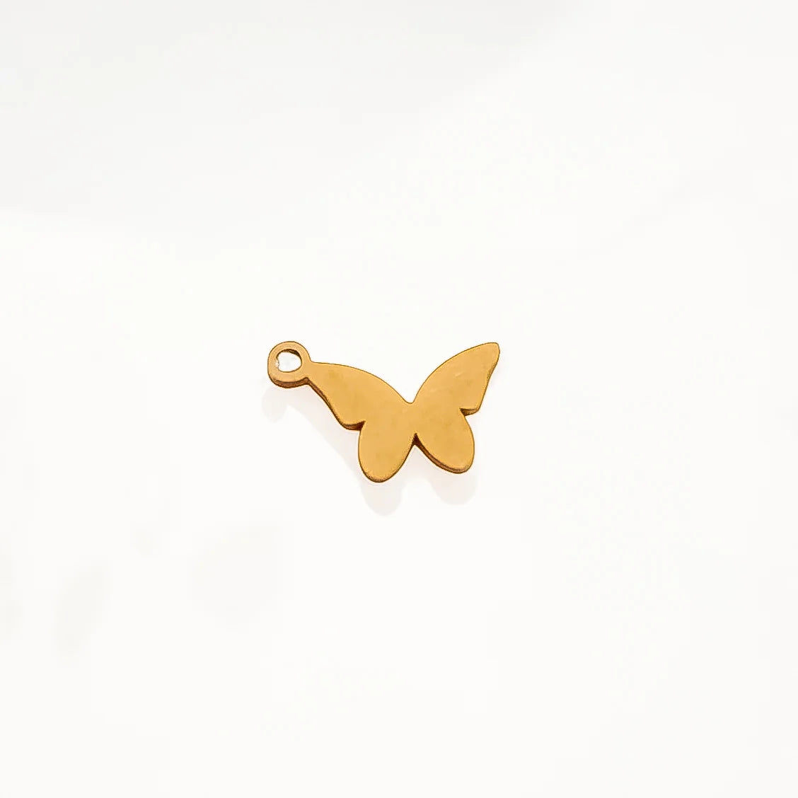 Charms dorés pour bracelet ou collier, style chic et luxueux.