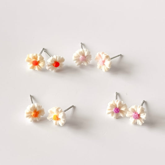 Petites boucles d’oreilles en forme de fleur