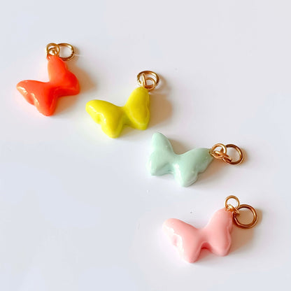 Charm papillon coloré fait main, bijou poétique et léger pour boucle d’oreille personnalisable