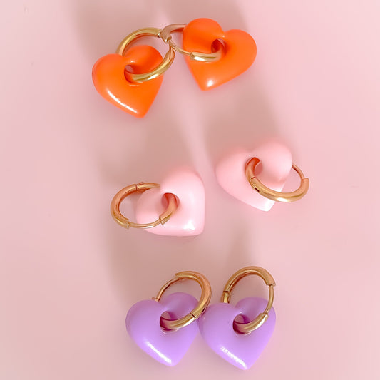 Boucles d’oreilles faites main Léo and Pop – vert pop et violet parme, en pâte polymère avec résine brillante


