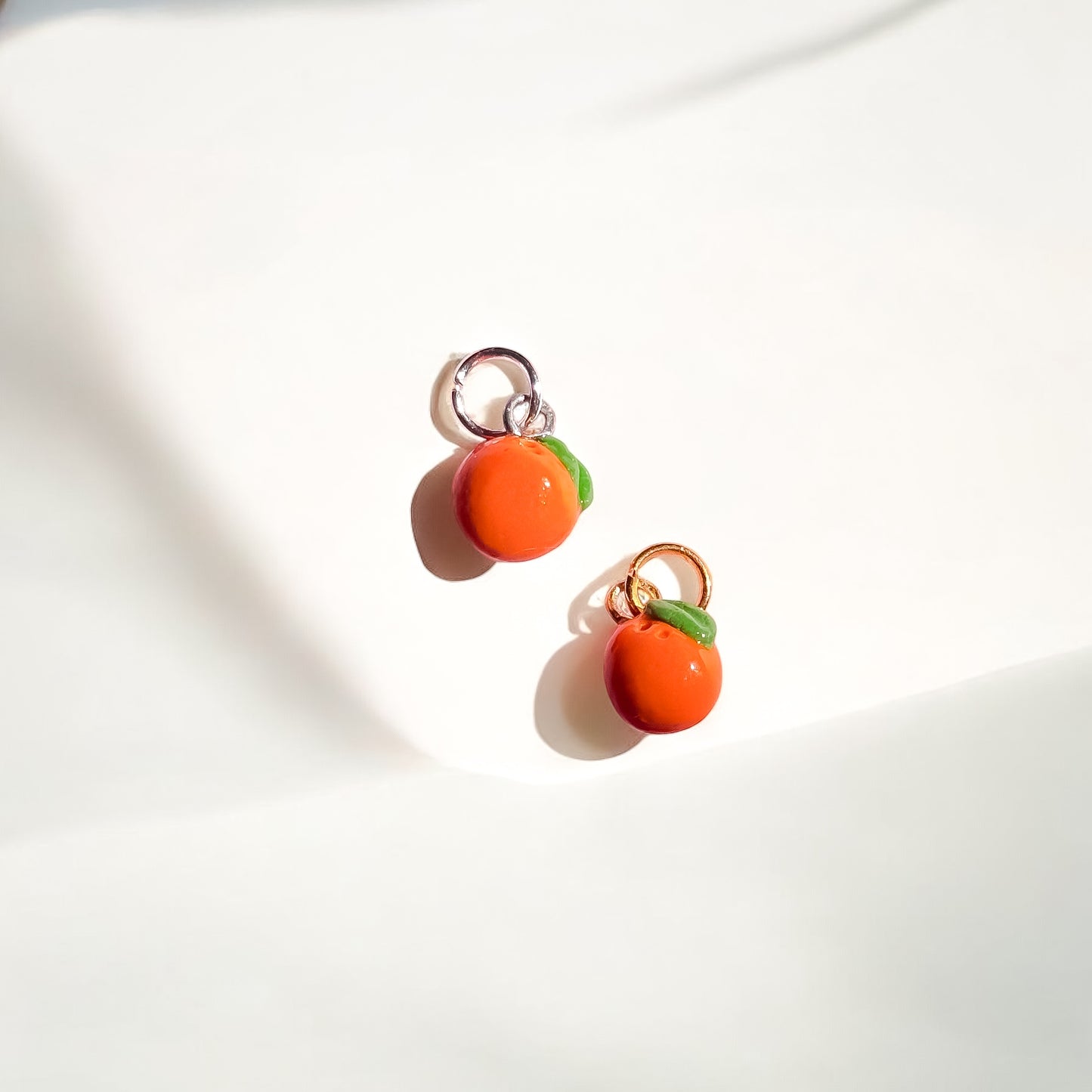 charm-orange-bijou-artisanal-pate-polymere-fait-main-gigipop.jpg