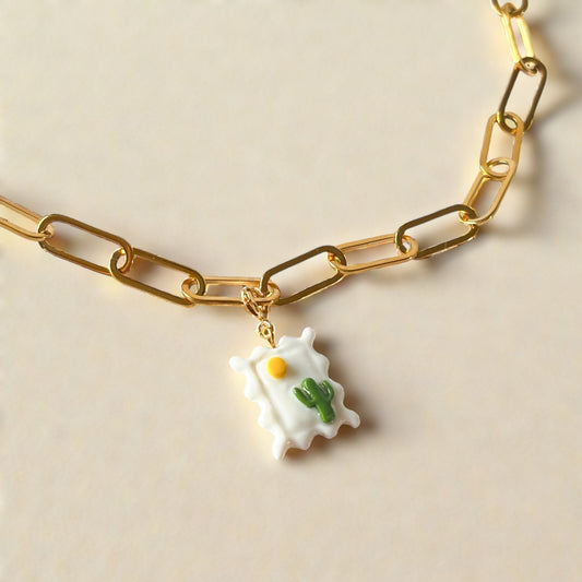 Charm en forme de timbre avec un cactus vert fait main en pâte polymère, finition clip or ou argent.