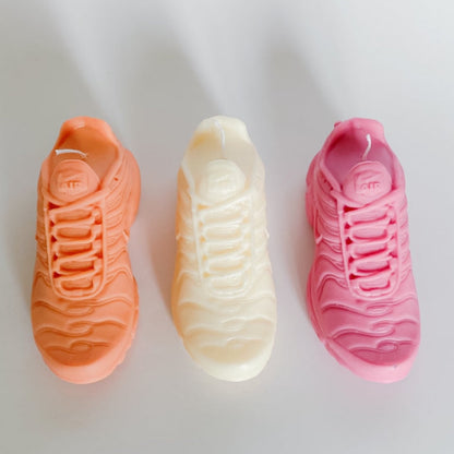 Photo de 3 bougies en force de Nike TN Air Max Plus, de différentes couleurs