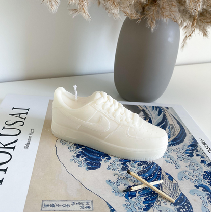 photo d'une bougie air force 1 blanche