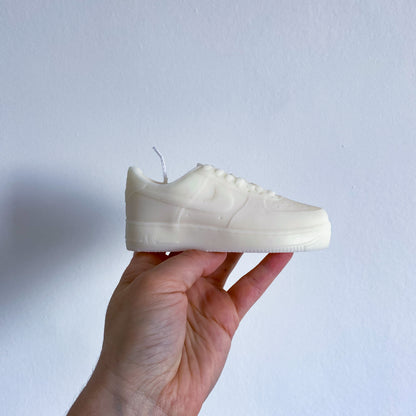 Photo d'une bougie air force 1 blanche