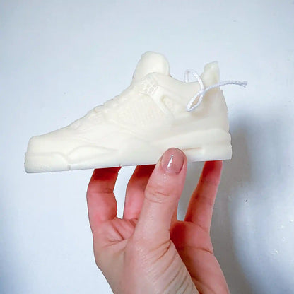 photo d'une bougie jordan 4 blanche