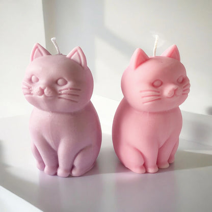 une bougie chat violette et une bougie chat rose