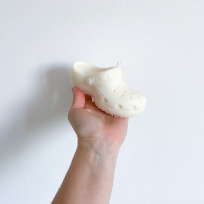 Photo d'une bougie crocs blanche