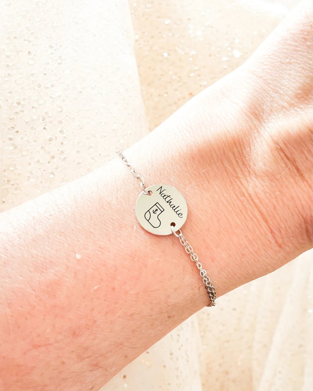 photo d'un bracelet avec médaille à graver ronde plaquée argent