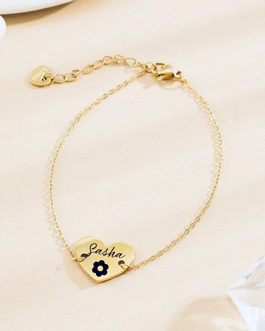 Photo d'un bracelet plaqué or avec coeur à graver